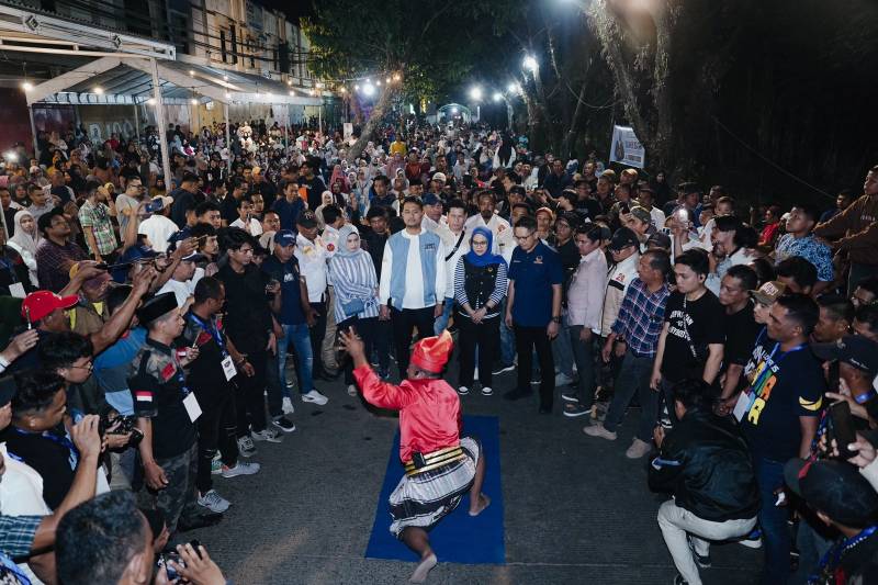 Seto-Rezki Paparkan Program "Sehati untuk Makassar Nyaman" di Depan Ribuan Warga Manggala