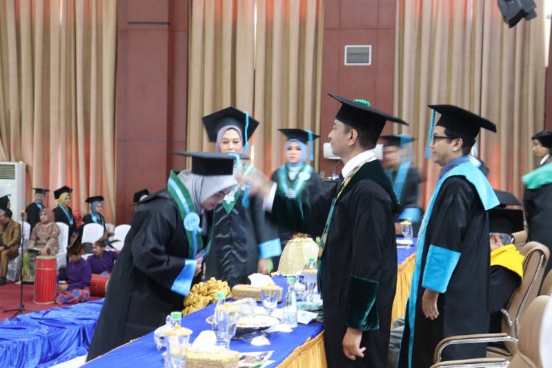 Kukuhkan Wisudawan Angkatan 105, Rektor UIN Alauddin: Jadilah Sarjana Merdeka, Kepakkan Sayapmu!
