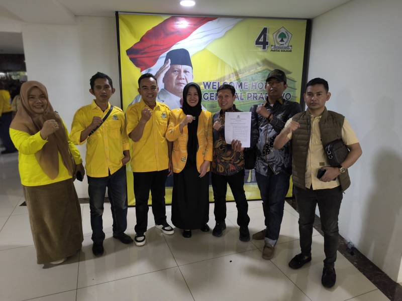 Andi Kartini Ottong-Muzakkir Terima SK B1-KWK dari DPP Partai Golkar
