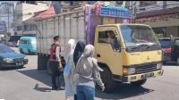 IMG-20240828-WA0065 Bentuk Pelayanan Prima, Satsamapta Polres Pelabuhan Makassar Bantu Warga Menyeberangi Jalan