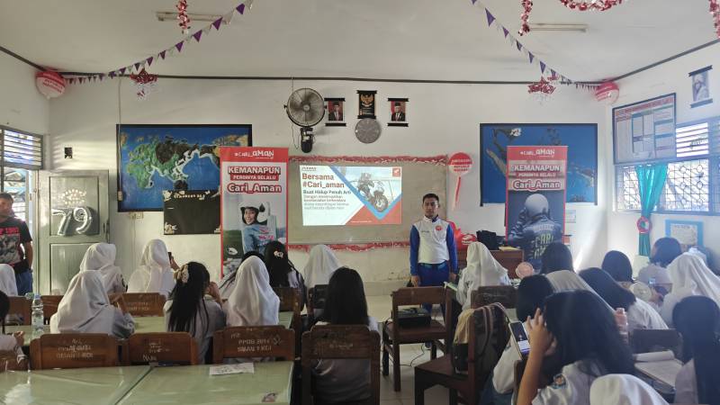 Tim Safety Riding Astra Motor Sulsel Sambangi SMA dan SMK 1 Kendari 