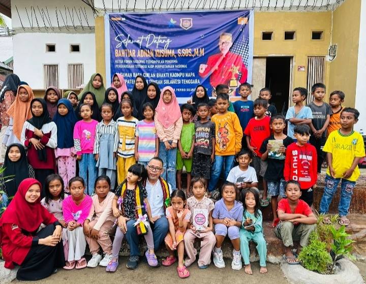 Bachtiar Adnan Kusuma Gerakkan Anak-anak Laut di Napa Buton Tengah Membaca