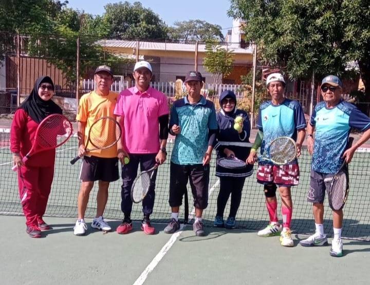 Pasangan Kr.Sewang Thamal/Husni Djabir Jawara Turnamen Tennis Internal Komunitas TVRI