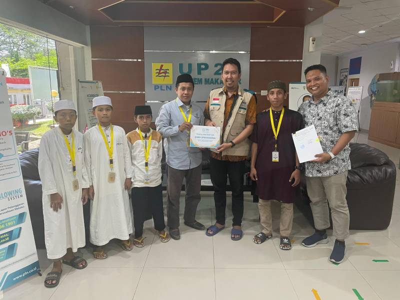 Hari Pelanggan Nasional, YBM PLN Salurkan Bantuan Pembangunan Sarana Air Bersih Pondok Tahfidz Ashabul Jannah Bolangi.
