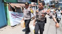 IMG-20240916-WA0087 Bantu Air Bersih ke Masyarakat, Personel Polres Pelabuhan Angkat Jerigen Langsung ke rumah Warga