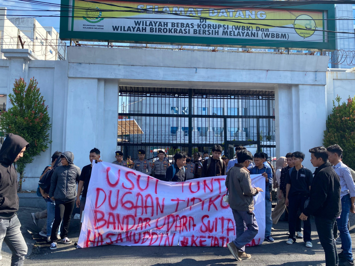 Tiga Aliansi Mahasiswa Demo Kejati Minta Usut Tuntas Dugaan Korupsi di Bandara Sulhan