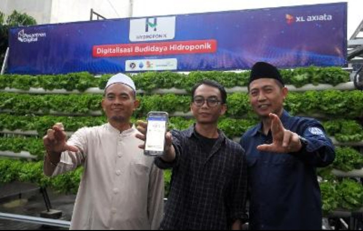 Wujudkan Pesantren Digital XL Axiata Terapkan Solusi IoT untuk Budidaya Maggot dan Hidroponik di Malang