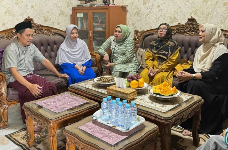 Pilkada Takalar: Istri Daeng Manye Sowan ke Ponpes Modern MQ Lassang