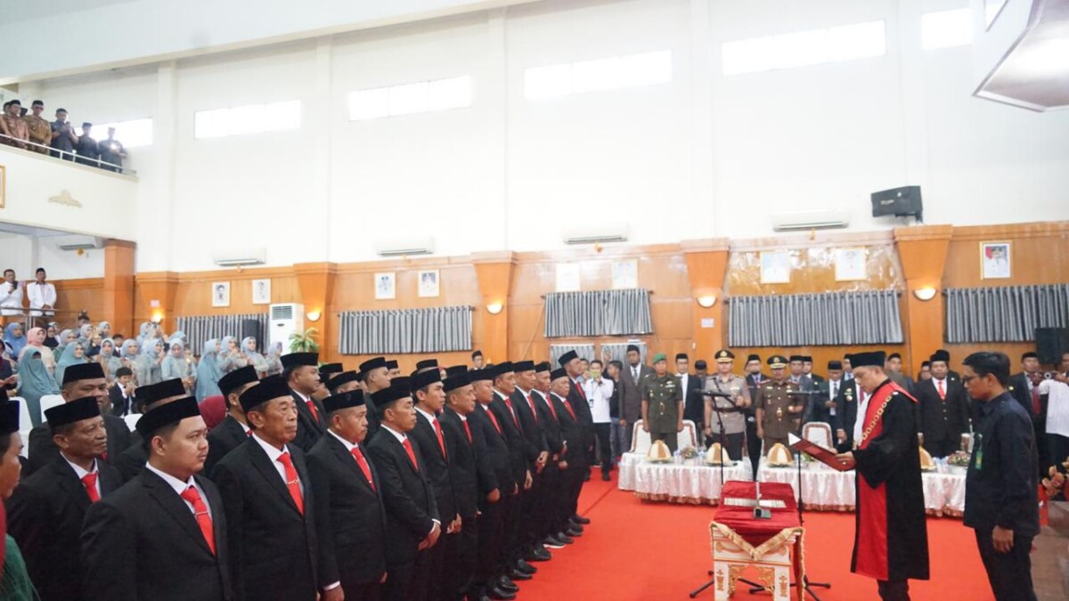 Ketua PN Sidrap Angkat Sumpah dan Janji 35 Anggota DPRD Periode 2024-2029