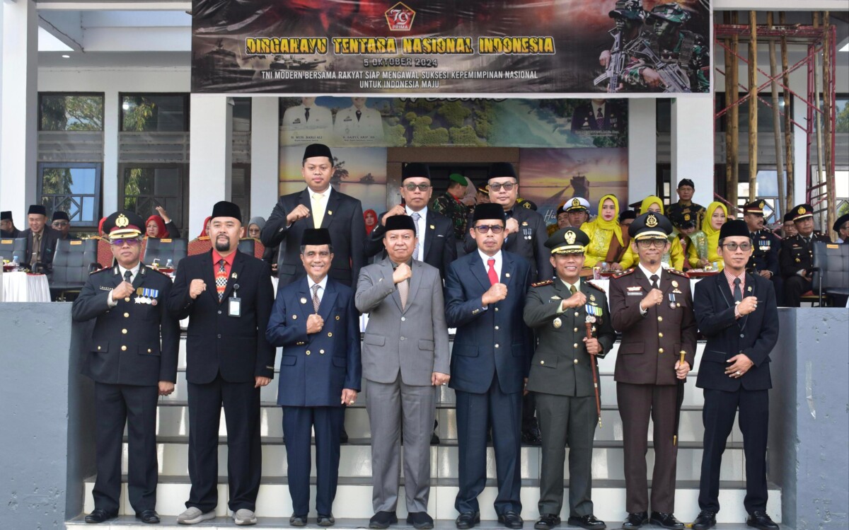 Hadiri Upacara Hut Ke79 TNI, Bupati Basli Ali Sampaikan Penghargaan atas dedikasi Prajurit TNI 