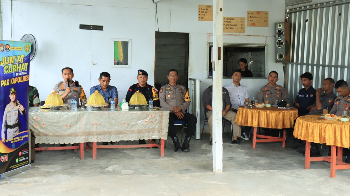 Melalui Jumat Curhat, Kapolres Soppeng Ajak Masyarakat Patuh Berlalu Lintas