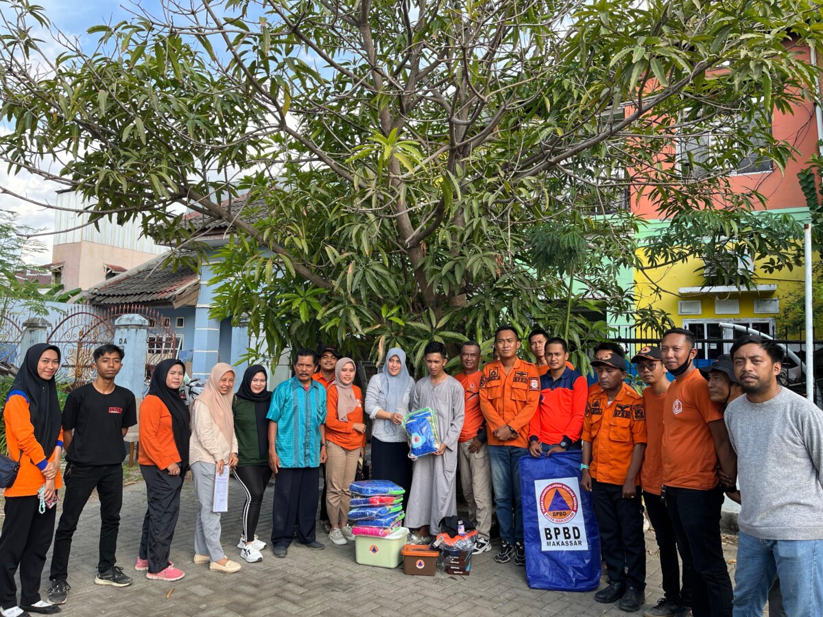Penyerahan Bantuan Darurat Logistik Untuk Korban Kebakaran