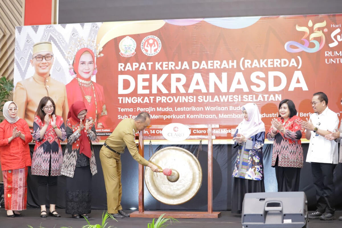Pj. Ketua TP.PKK Ny. Farida A. Bataralifu Menghadiri Rakerda dan Pengukuhan Pengurus Dekranasda Provinsi Sulsel