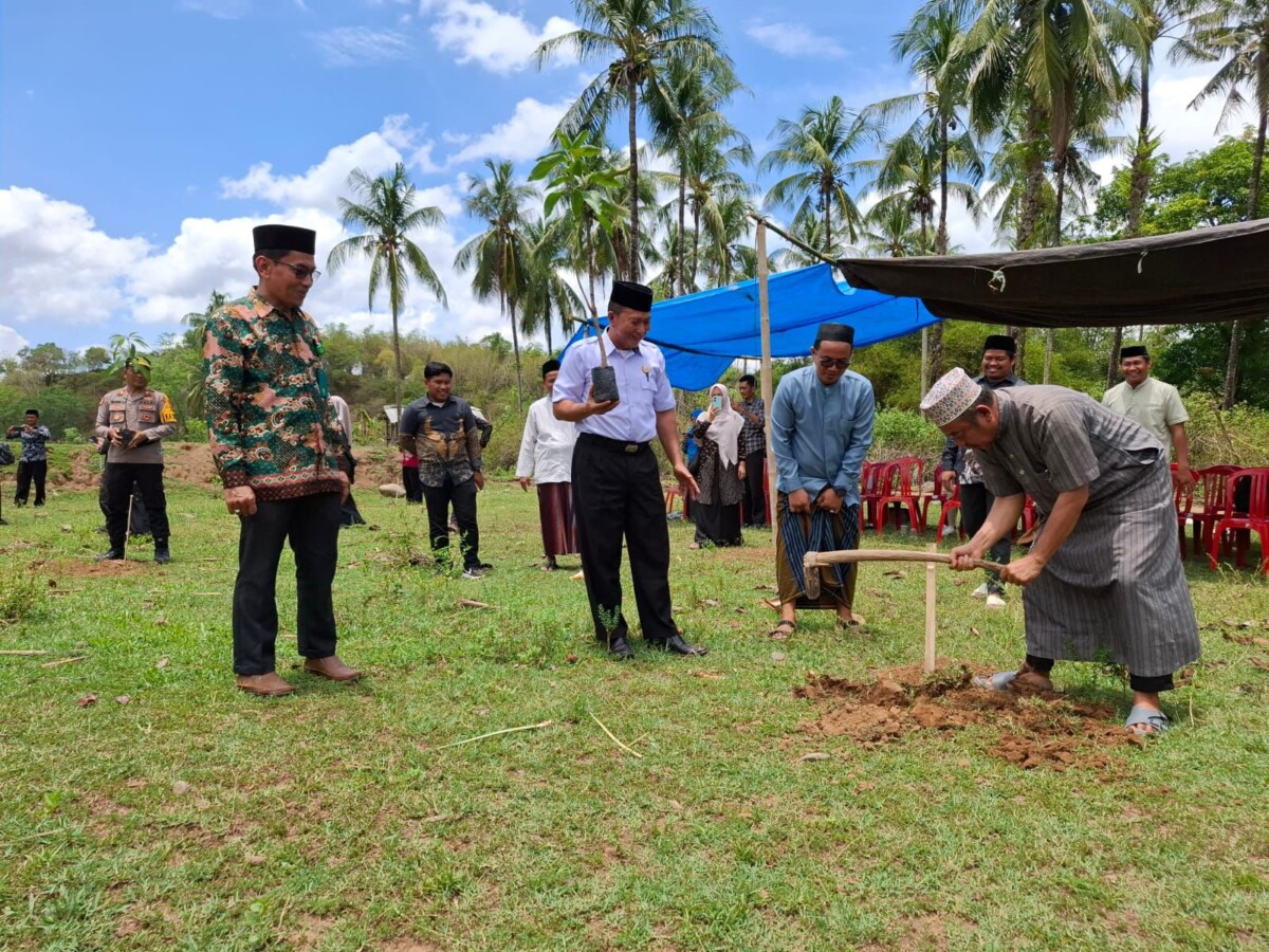 Sambut Hari Santri, Kemenag Maros Gelar Tanam Pohon 