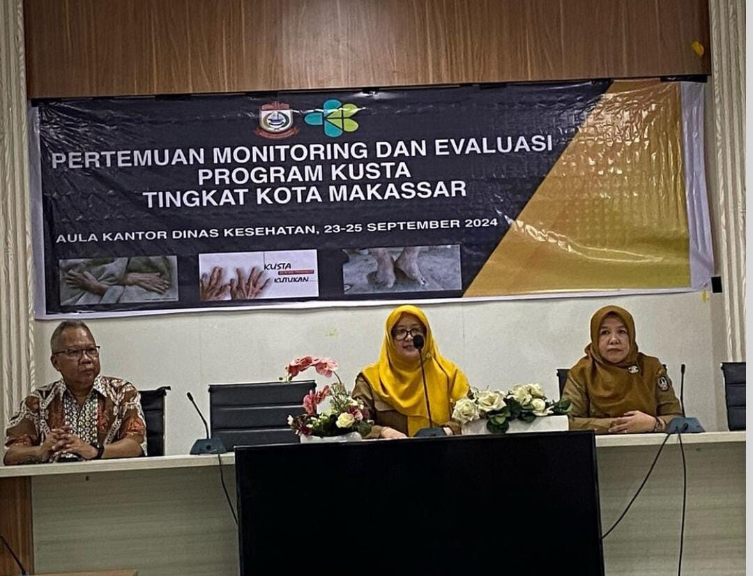 Wujud Kepedulian, Daeng Manye-Hengky Yasin Serahkan Bantuan Korban Kebakaran di Rajaya
