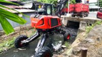 Dinas PU Turunkan Alat Berat Keruk Sedimen