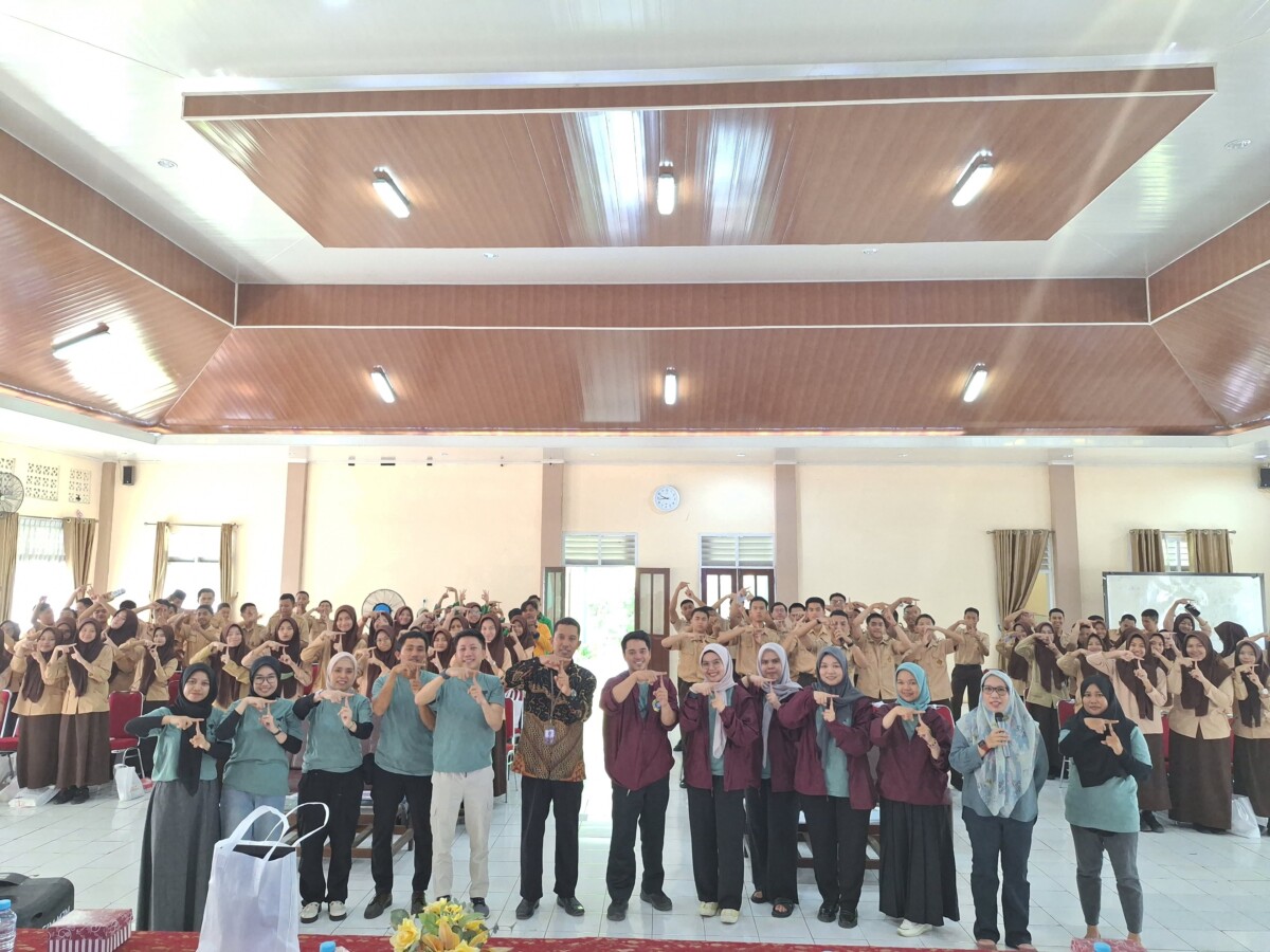 Tular Nalar MAFINDO Edukasi Siswa MAN 2 Makassar tentang Pencegahan Hoaks melalui Sekolah Kebangsaan