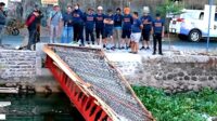 Cek Sebab Runtuh, Kadis PU Tinjau Jembatan Pampang