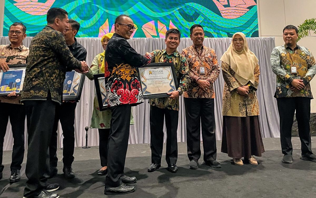 Capai Nilai Indeks Pembangunan Statistik dengan Predikat Baik, Pemkab Bantaeng Raih Piagam Penghargaan