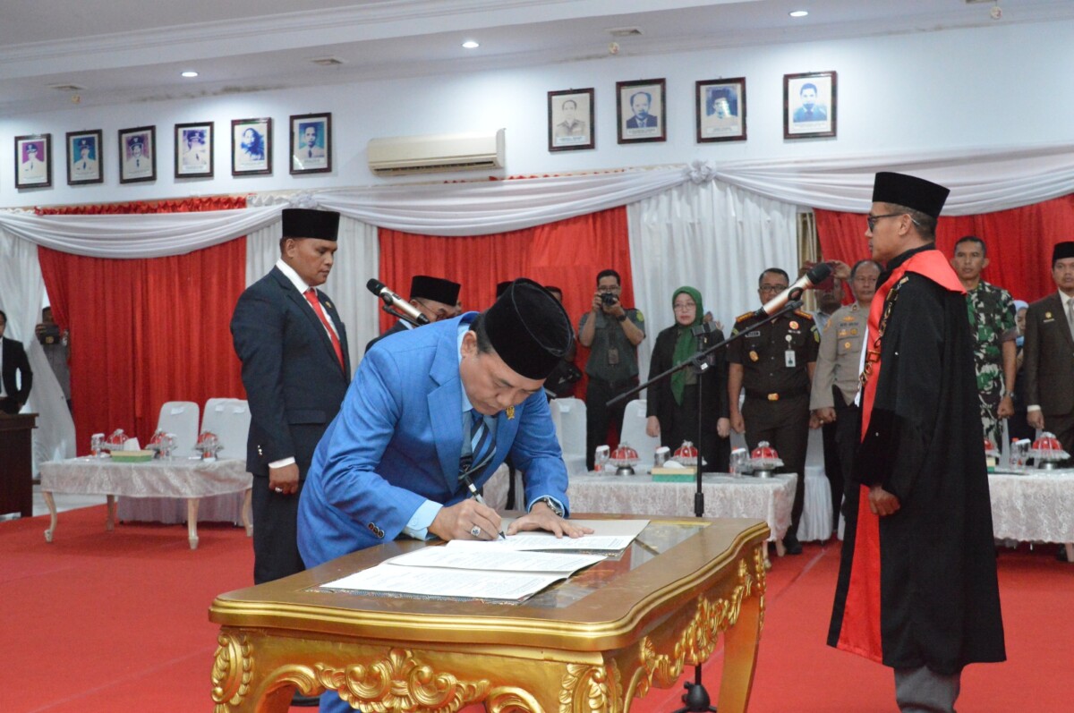 Ketua Pengadilan Negeri Lantik Tiga Unsur Pimpinan DPRD Majene