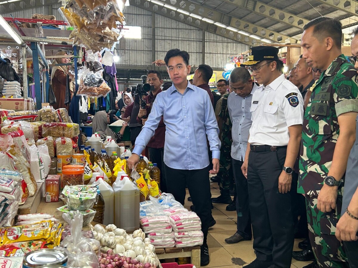 Kunjungi Pasar Tramo Maros, Wapres Gibran Belanja Kebutuhan Rumah Tangga