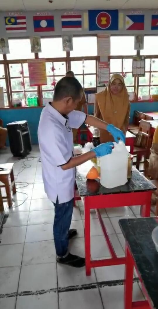 SD Bulu Bulea, Gowa, Gelar Program Kemitraan Masyarakat, Pelatihan Pembuatan Sabun Cair