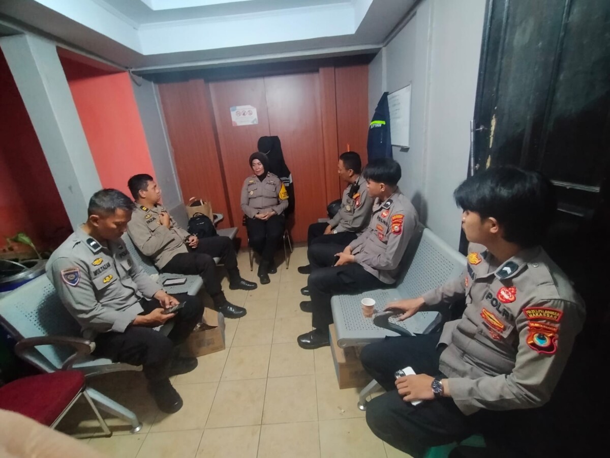 Polisi Perketat Penjagaan Gudang Penyimpanan Kotak Suara