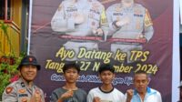 Cegah Golput, Polisi di Kepulauan Sangkarrang Pasang Spanduk Imbauan Pilkada