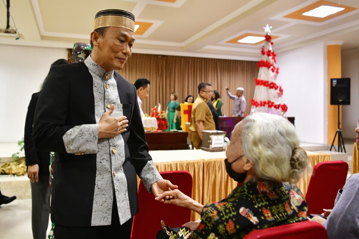 Pantau Misa Natal Tiga Gereja di Makassar bersama Forkopimda, Pj Gubernur Sampaikan Pesan Damai
