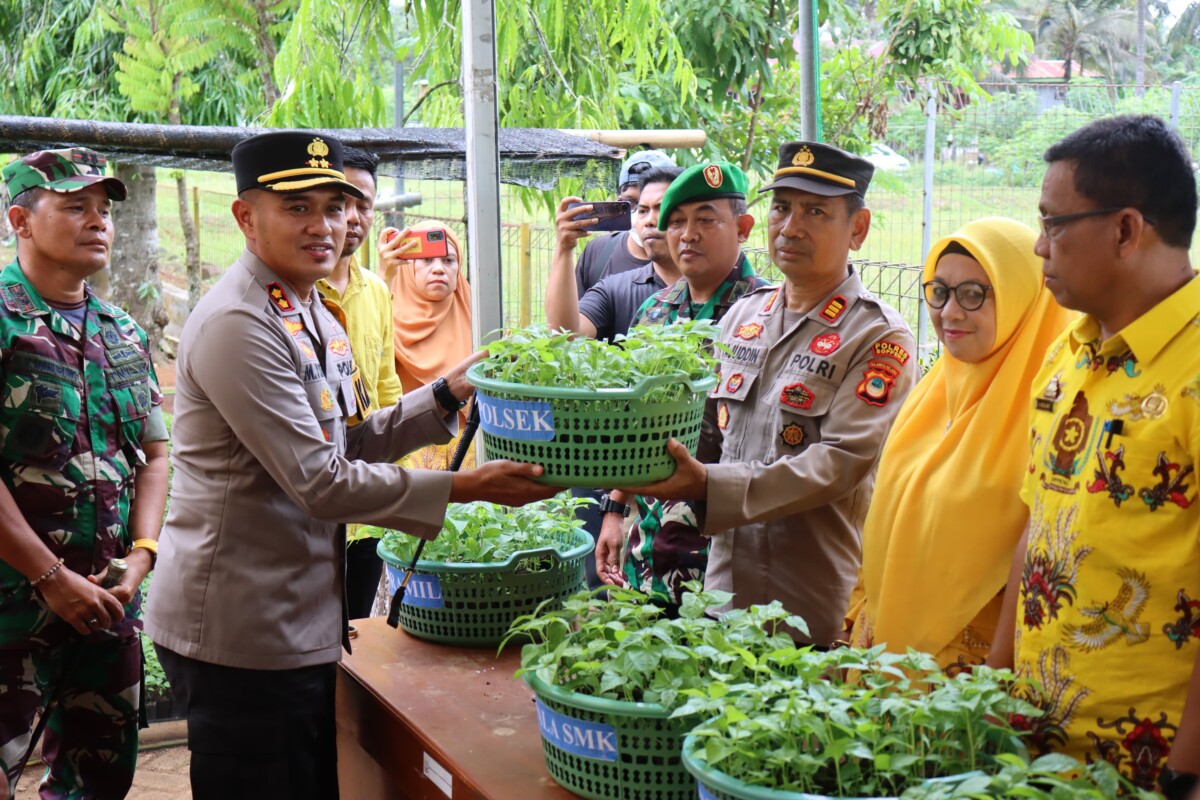 Dukung Ketahanan Pangan, Polres Soppeng Bersama Forkopimda Launching Dua Juta Bibit Cabai Tampaning