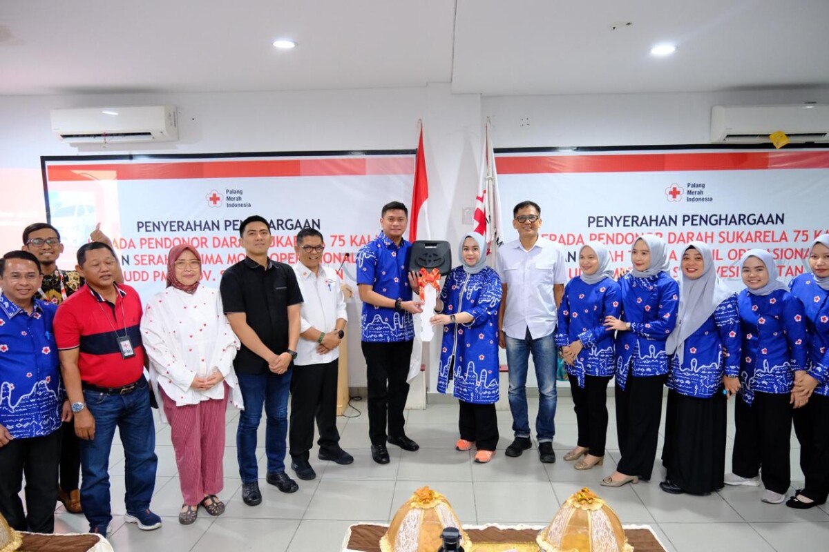 PMI Sulsel Beri Penghargaan ke 25 Pendonor Terbanyak