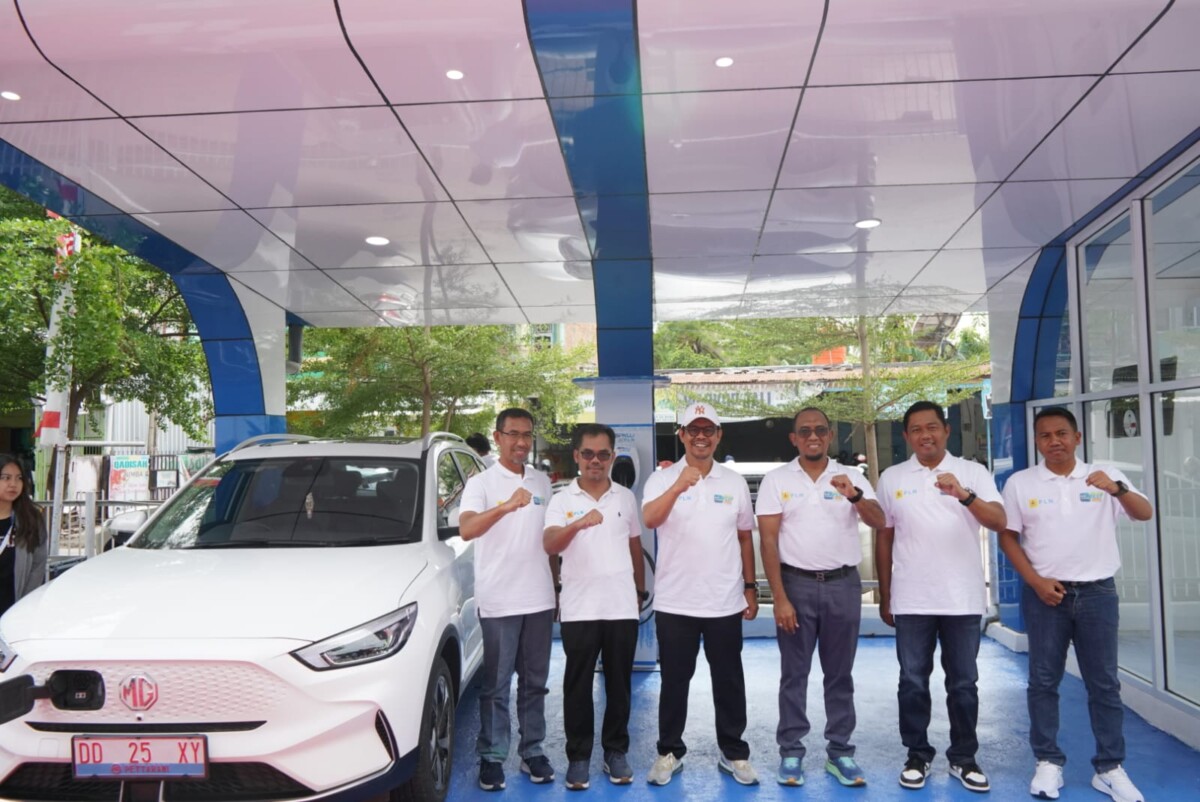 Dorong Penggunaan Kendaraan Listrik, PLN Resmikan SPKLU dan Gelar Konvoi Kendaraan Listrik di Bulukumba