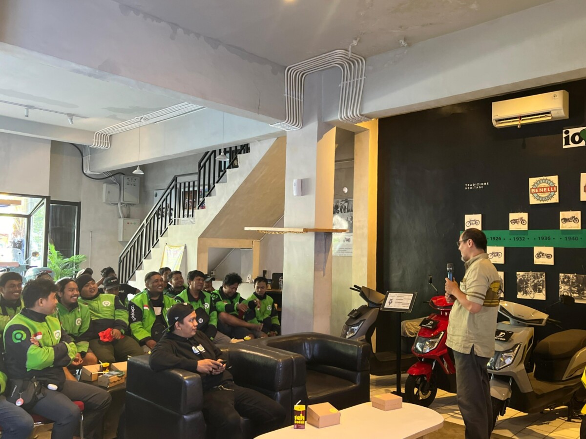 Tingkatkan Keselamatan Berkendara Para Mitra, Kalla Kars dan Gojek Berikan Edukasi Safety Riding