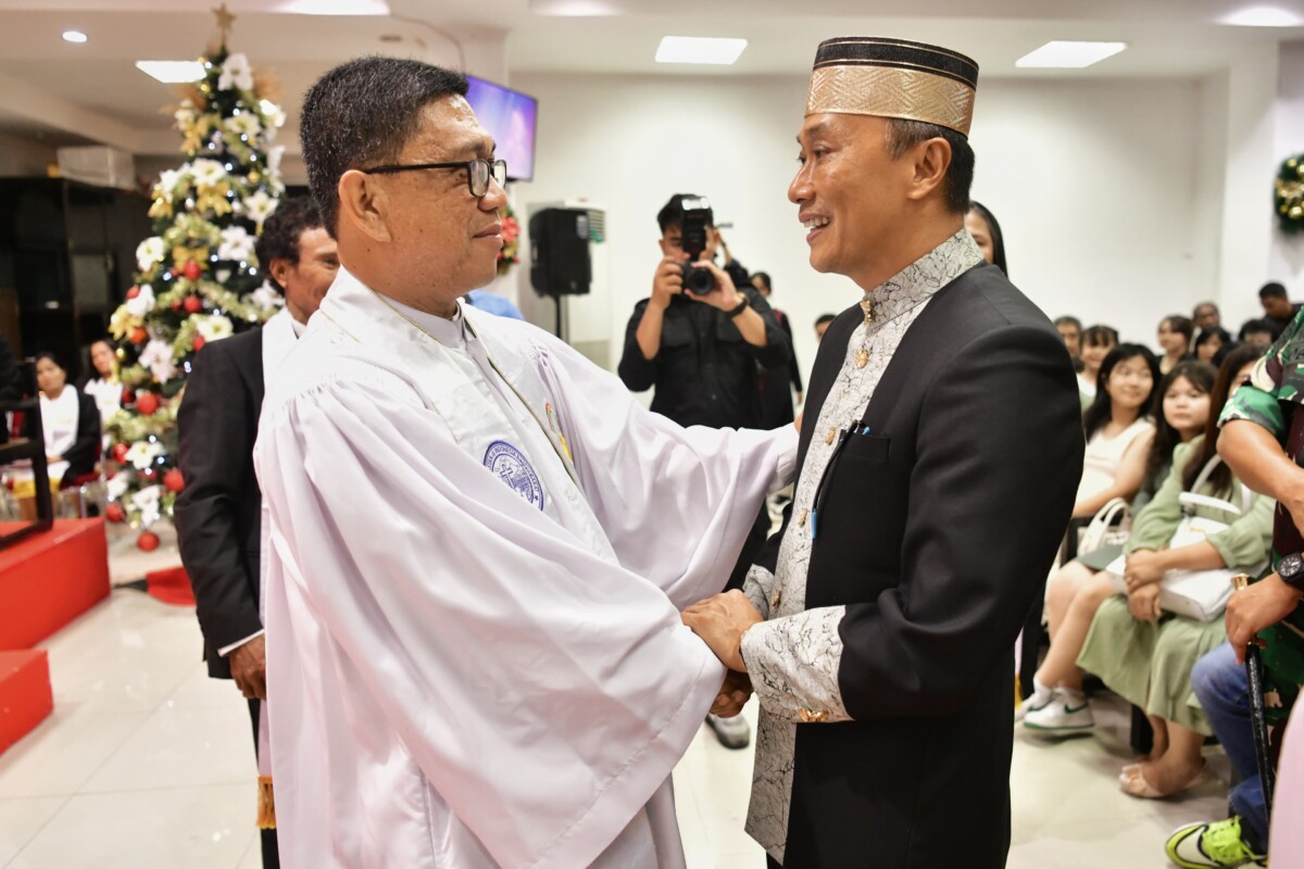 Pantau Misa Natal Tiga Gereja di Makassar bersama Forkopimda, Pj Gubernur Sampaikan Pesan Damai