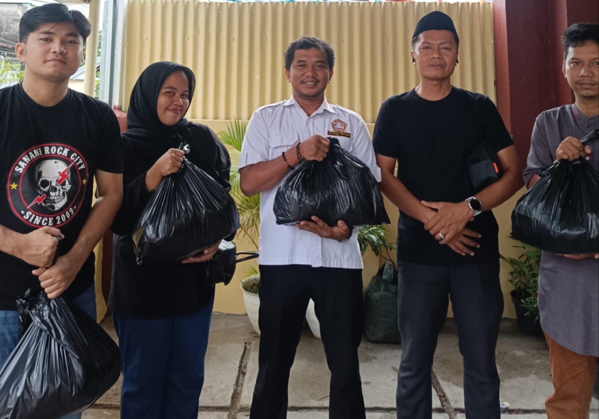 Jalin Silaturahmi Lewat Berbagi, Kanit 1 Bid Politik Satintelkam Polres Pelabuhan Salurkan Paket Sembako