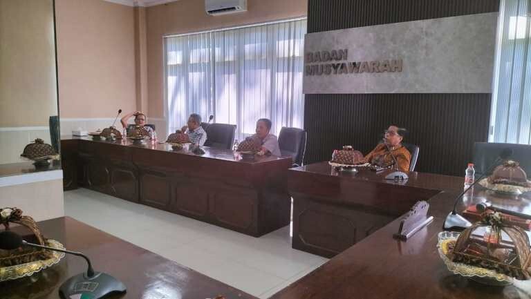 Ketua DPRD Barru Lukman T Pimpin Rapat Bamus Bahas Evaluasi dan Persiapan Pelantikan Anggota DPRD