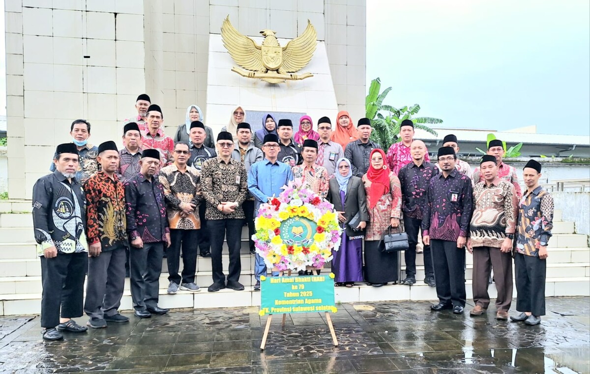 Memperingati HAB Ke-79, Kemenag Sulsel Gelar Ziarah dan Tabur Bunga di Makam Pahlawan