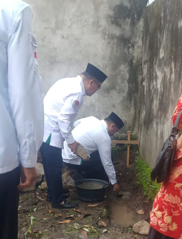 Kunjungan di Pinrang, Kakanwil Kemenag Sulsel Lakukan Peletakan Batu Pertama RA Dharma Wanita  