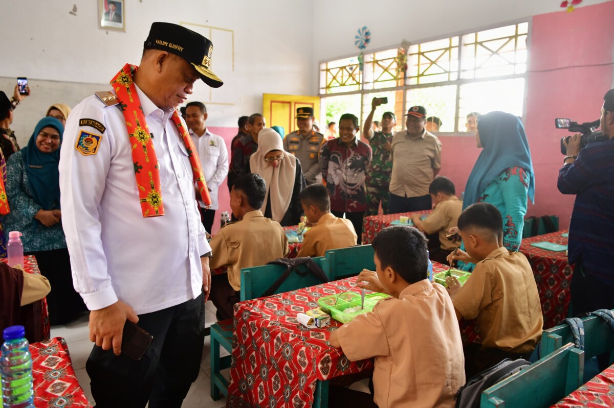 Pj Gubernur Sulsel Kembali Uji Coba MBG dan PKG di Kabupaten Luwu