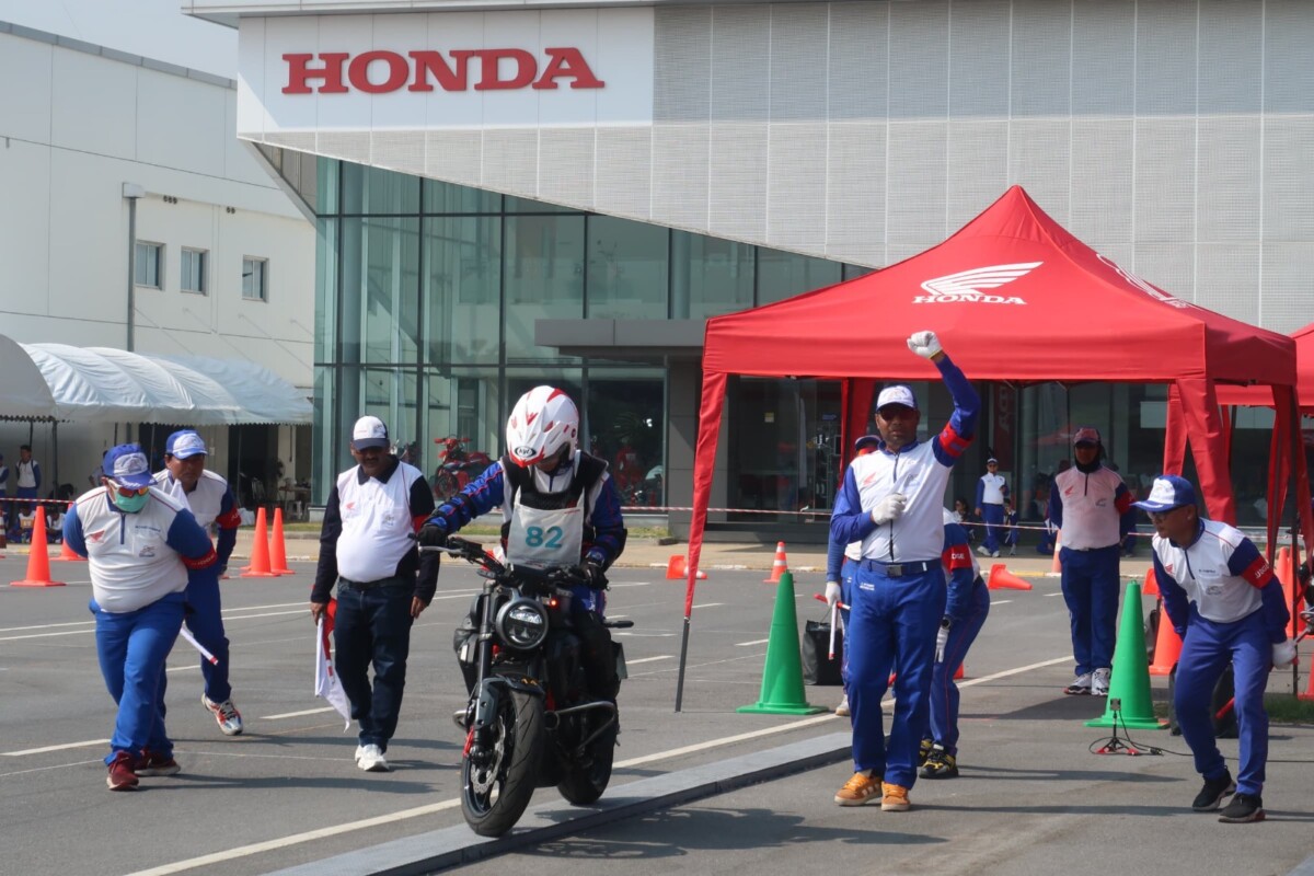Instruktur Safety Riding AHM Raih Prestasi di Bangkok