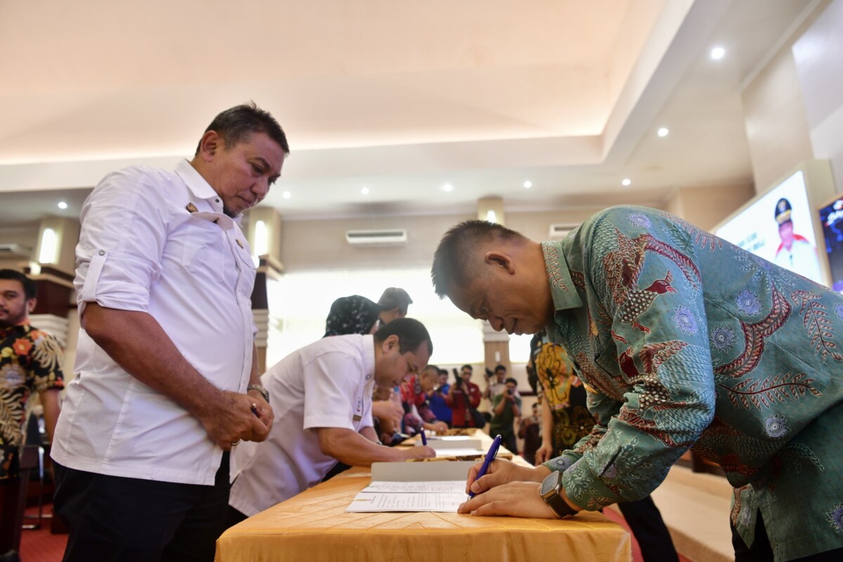 Saksikan Penandatanganan Perjanjian Kinerja OPD Lingkup Pemprov Sulsel, Pj Gubernur Harap Peningkatan Nilai SAKIP