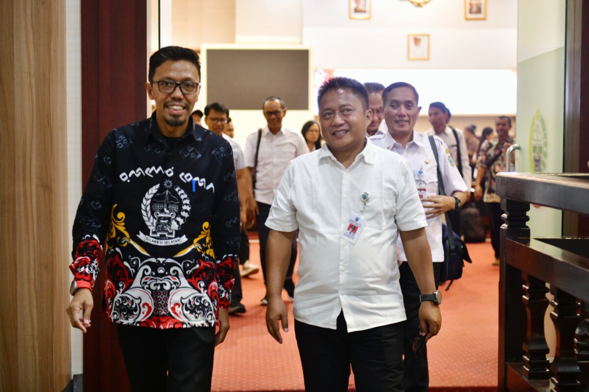 Plh Kadis Kominfo SP Sulsel Promosikan Kuliner dan Wisata Khas Sulsel di Hadapan Pj Wali Kota Salatiga