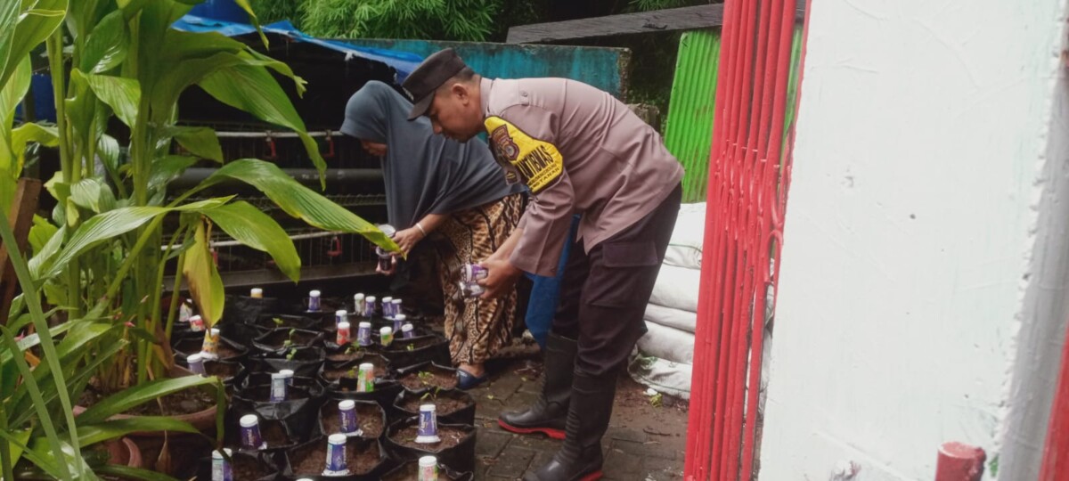 Polisi dan Warga Bersinergi Wujudkan Pekarangan Pangan Bergizi di Kelurahan Pattingalloang Baru
