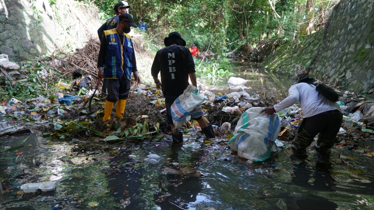 Peringati HPSN 2025, Pemerintah dan Masyarakat Sidrap Gelar Aksi Bersih Sungai