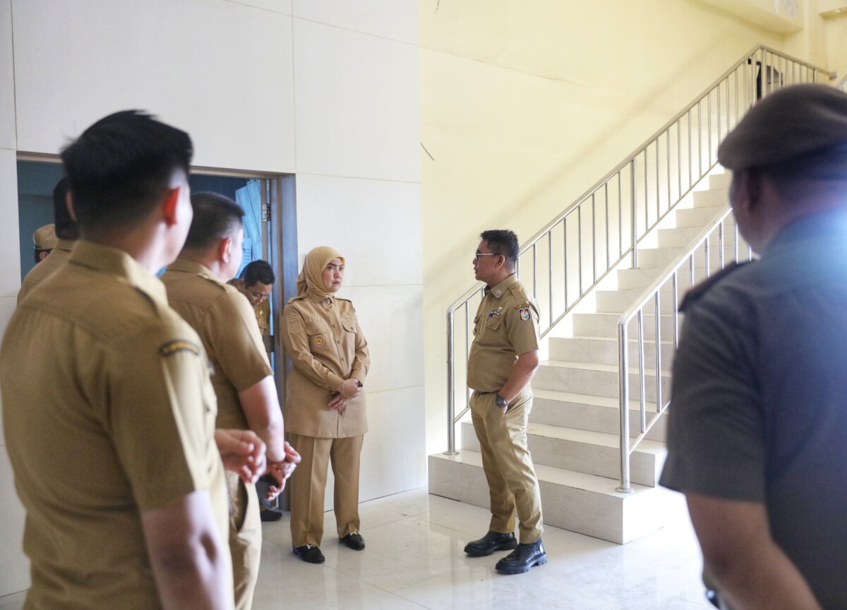 Hari Perdana Berkantor, Aliyah Pantau Ruang Kerja Balaikota