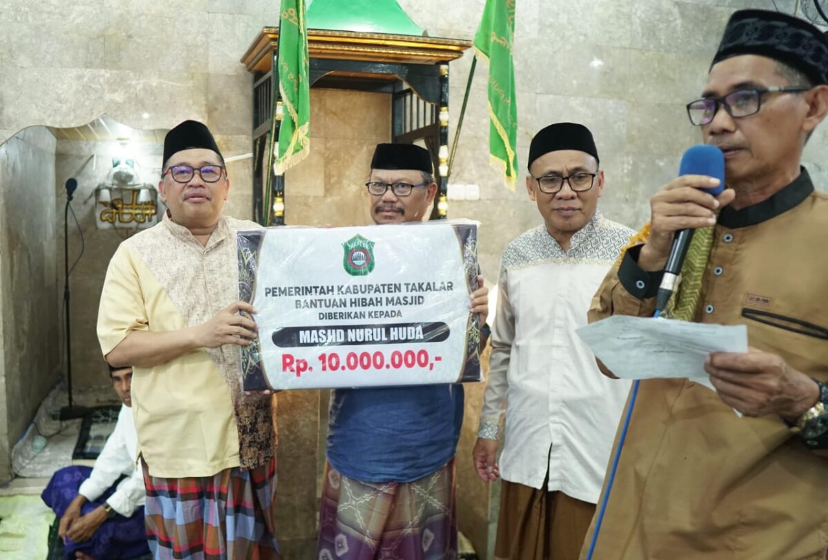 Safari Ramadan, Bupati Takalar Serahkan Bantuan untuk Masjid Nurul Huda Mappakasunggu