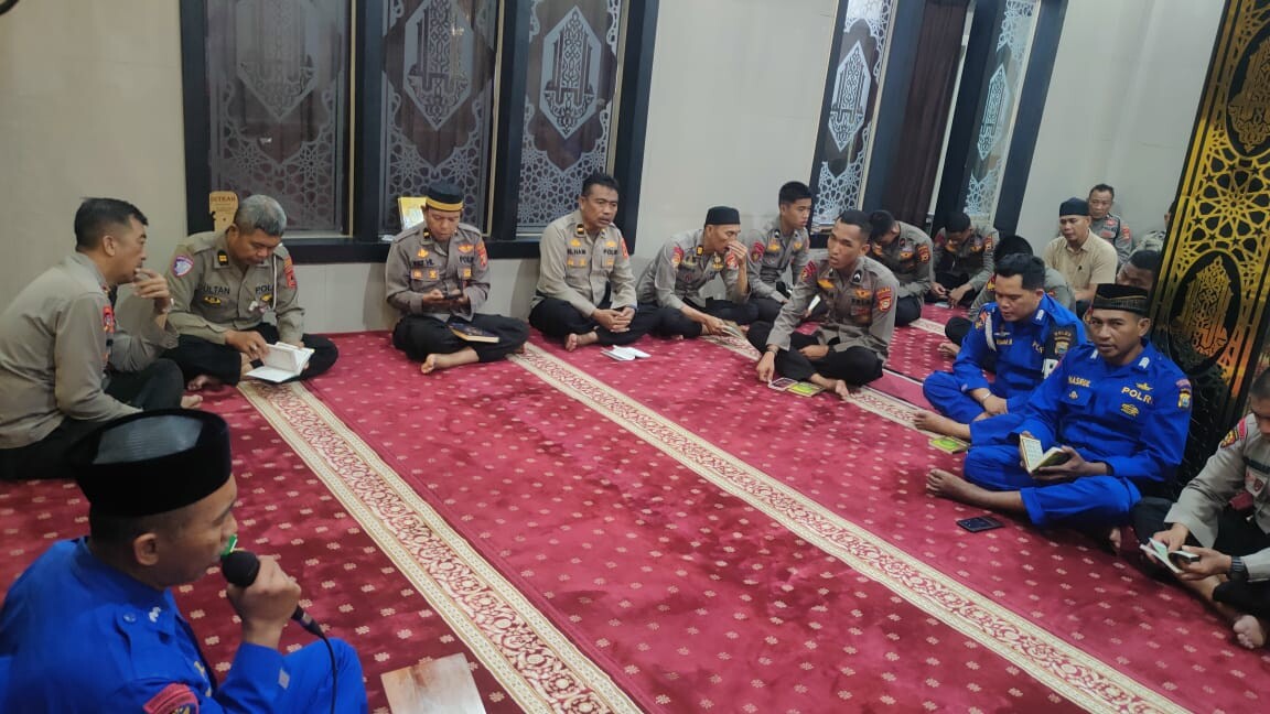 Semangat Ibadah Ramadan, Lantunan Ayat Suci di Markas Polres Pelabuhan Makassar Menggema