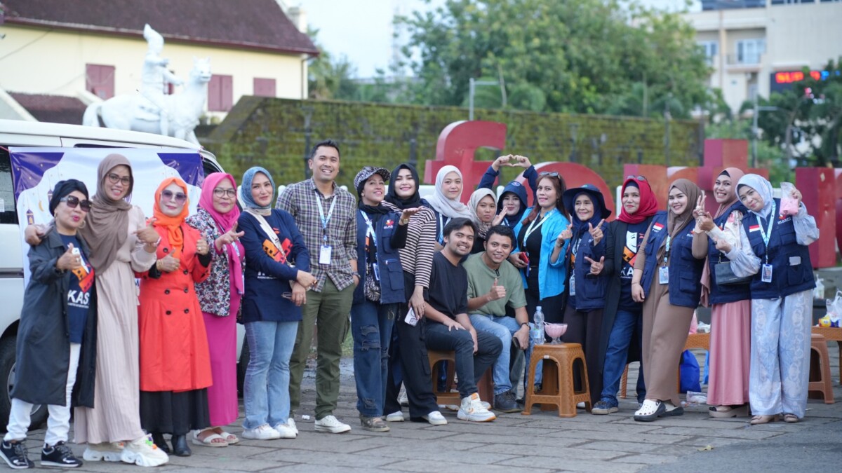 Ramadan Berkah, IKASFI Sulsel Bagi Takjil di Benteng Rotterdam 