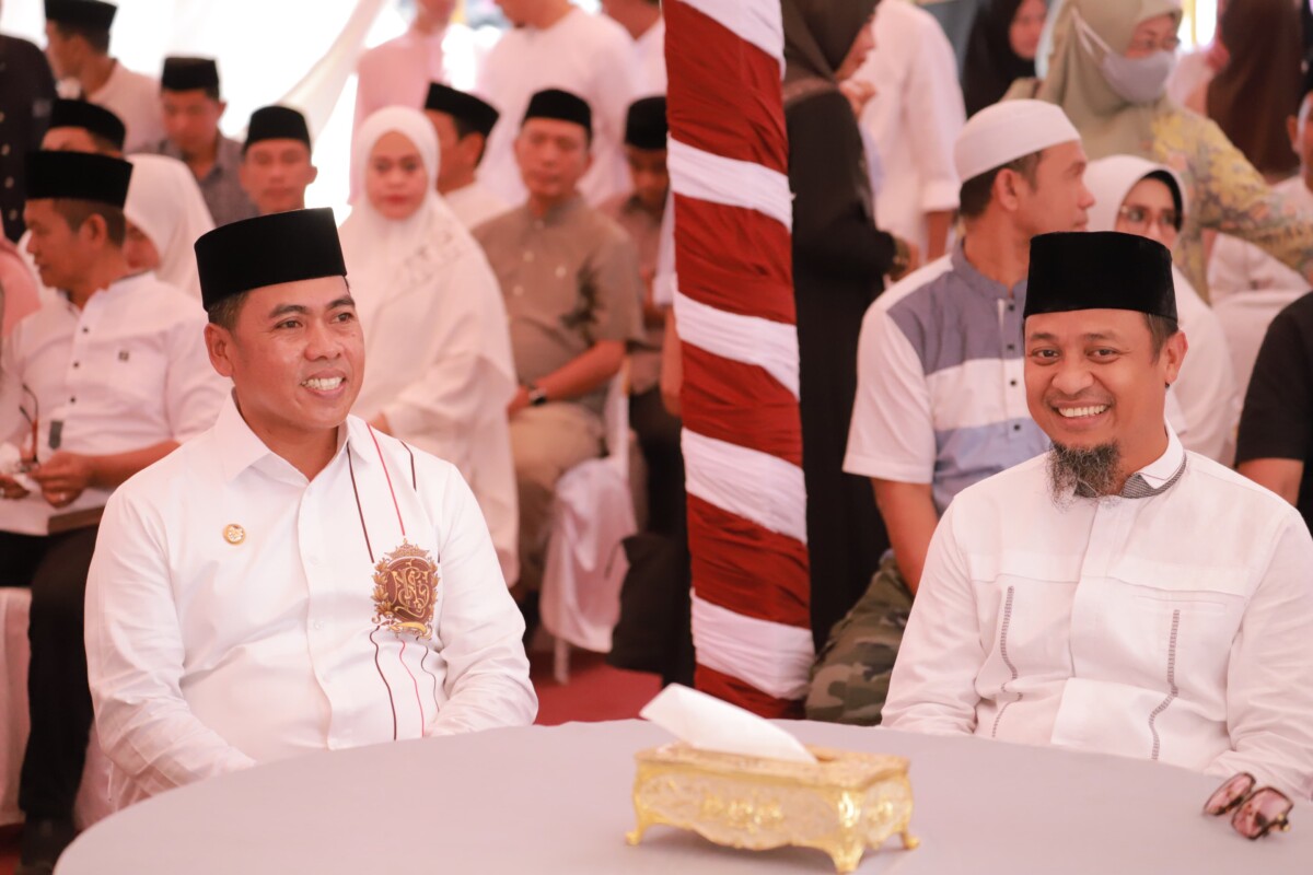 Bupati Wajo dan Wakilnya, Dampingi Gubernur Resmikan Masjid di Bellere
