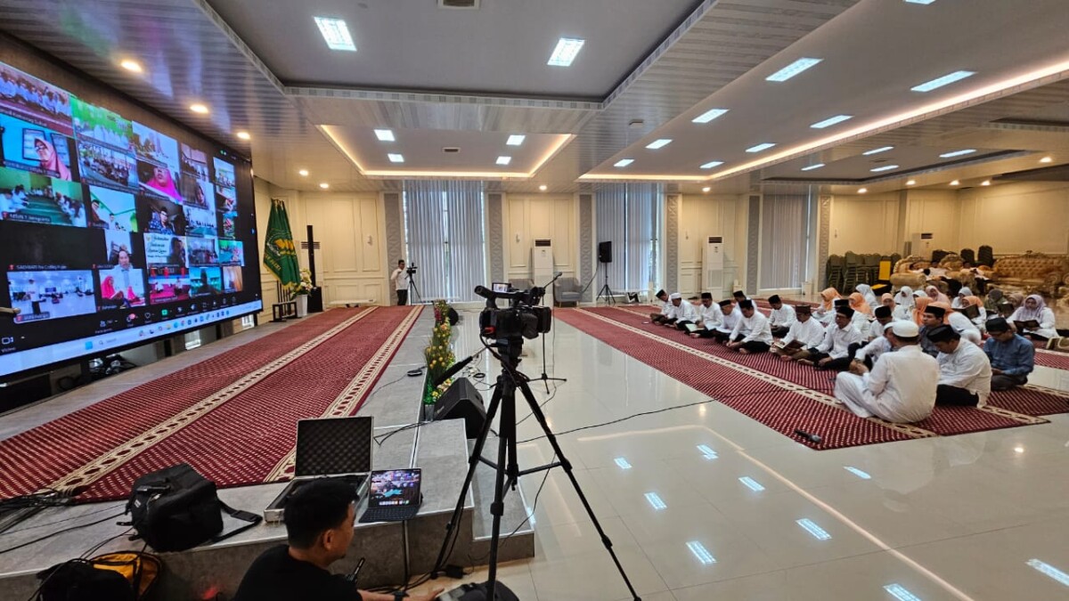 Puluhan Ribu Pegawai Kemenag Sulsel Berpartisipasi dalam Indonesia Khatam Al Qur'an 350.000 Kali